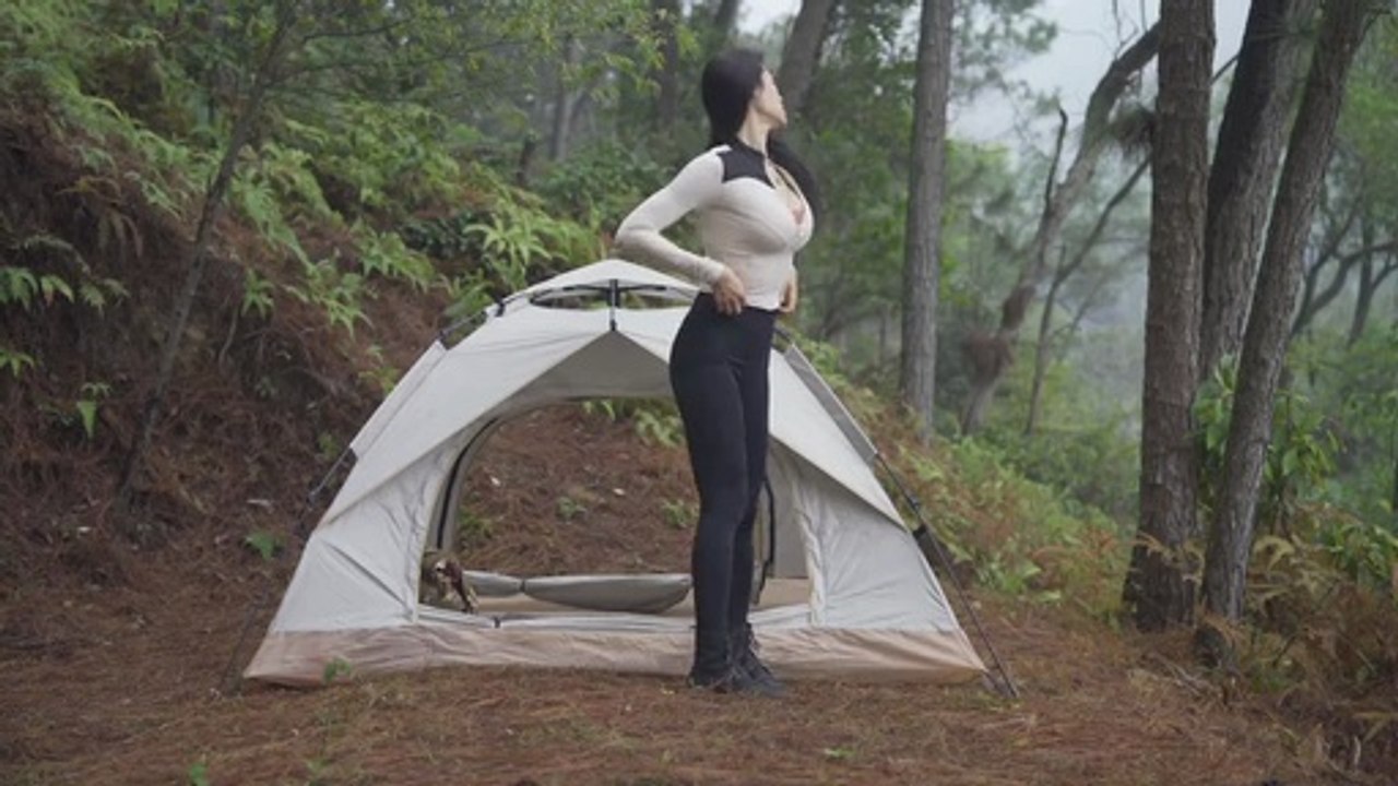 SOLO OVERNIGHT CAMPING - RELAXING IN THE TENT WITH THE SATISFYING SOUND OF NATURE