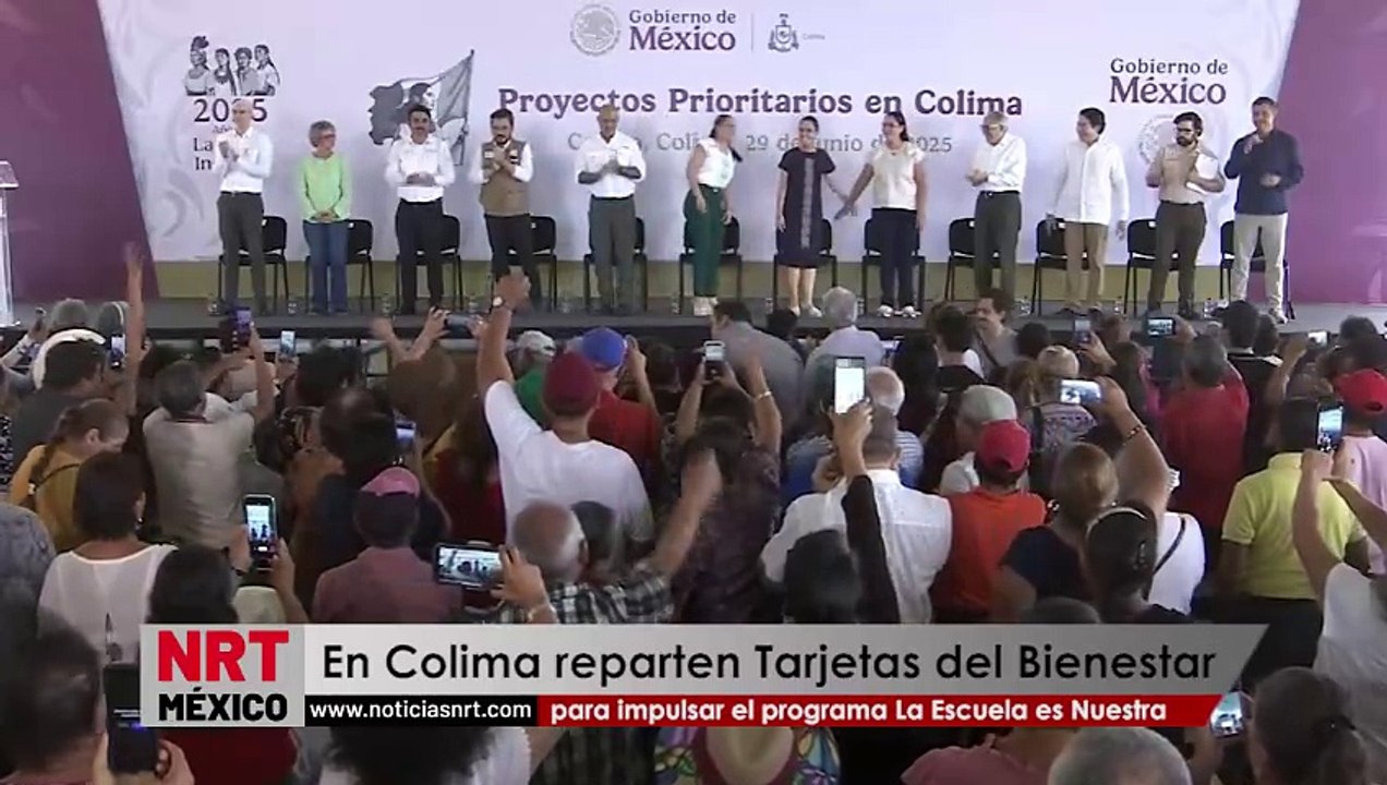 En Colima reparten Tarjetas del Bienestar para impulsar el programa La Escuela es Nuestra
