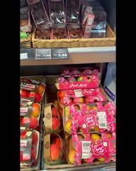 Mustafa Sandal, Almanya'da domates fiyatlarını çekti