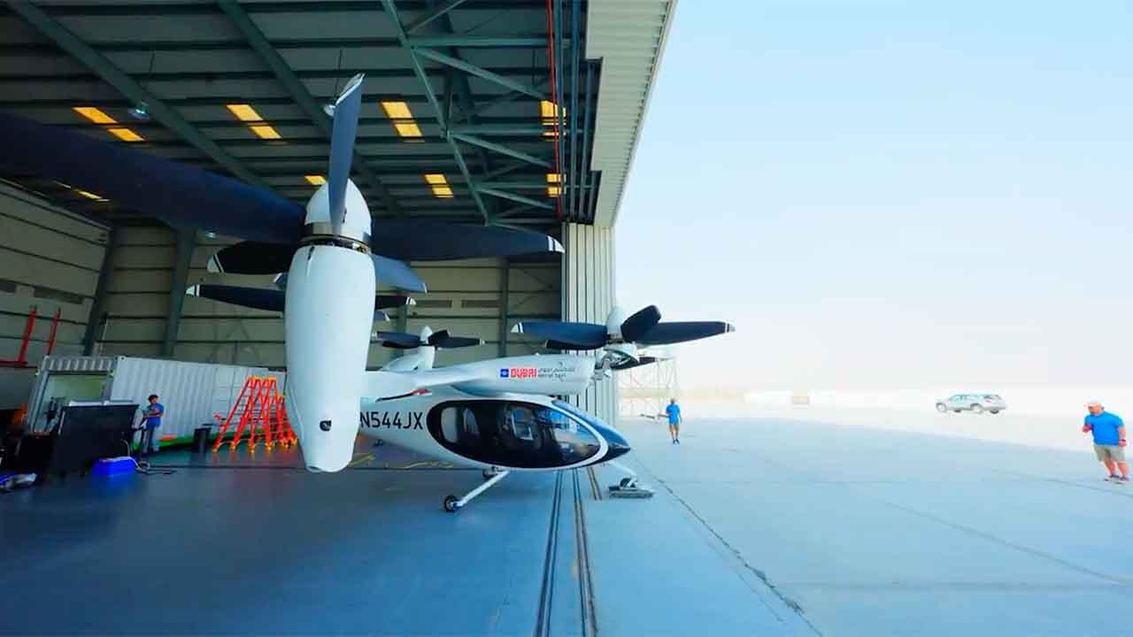 Video: Eerste testvlucht met vliegende taxi uitgevoerd in Dubai