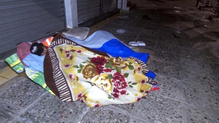 400 VO GENTE DUERME EN LAS CALLES FRIO T- 40 SEGU