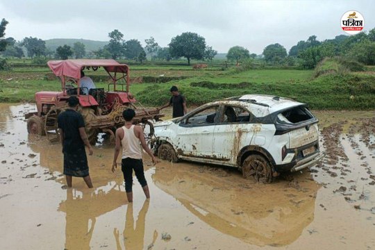 Car accident: एनएच पर खेत में पलट गई तेज रफ्तार कार, बाल-बाल बचे 5 सवार, देखें वीडियो