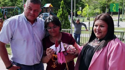Un concurso en Honduras premia a las gallinas… ¡mejor vestidas!
