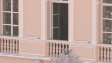 GALA VIDÉO – Charlene et Albert de Monaco mariés depuis 14 ans : ces baisers enthousiastes échangés au balcon du palais le jour J