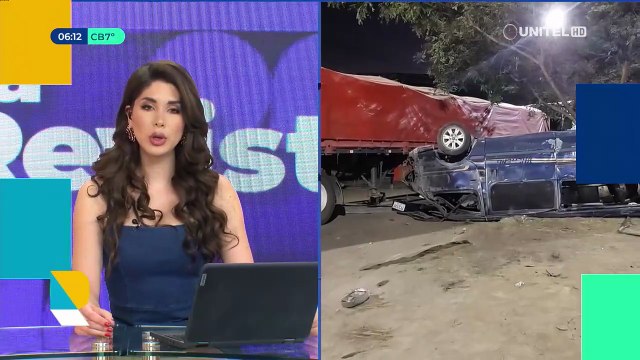 Vehículo quedó volcado y abandonado en una jardinera de la avenida Blanco Galindo, el conductor huyó