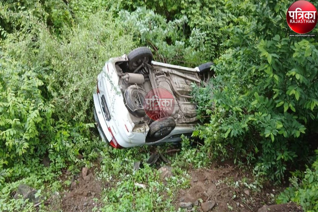 परशुराम महादेव के दर्शन करने आ रहे थे, कार अनियंत्रित होकर खाई में गिरी, मची अफरा-तफरी
