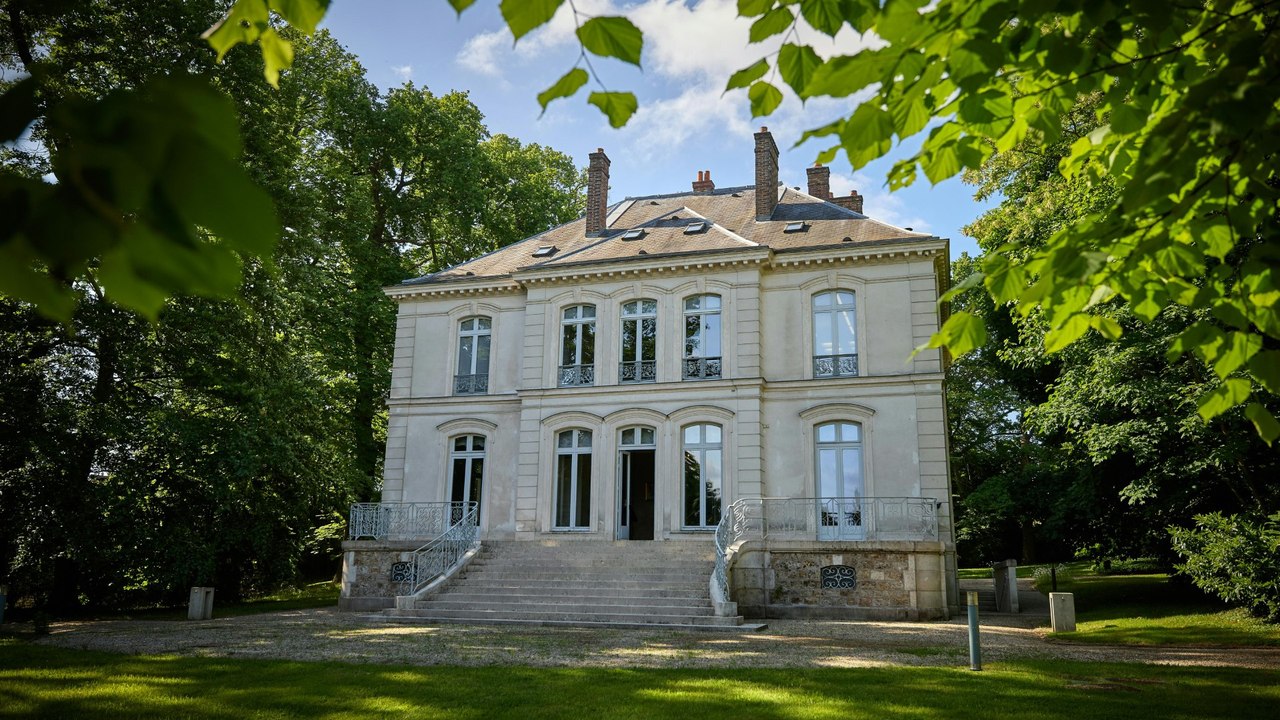 Lagerfeld-Villa bei Paris für knapp fünf Millionen Euro versteigert