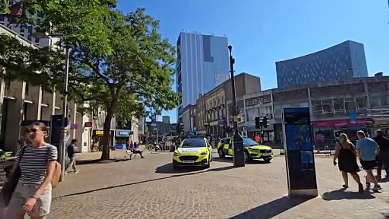 Police hunt thieves in Commercial Road Portsmouth