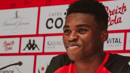 La présentation officielle de Jérémie Matumona, nouveau latéral droit d'En Avant