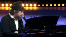 Vinicio Capossela sul palco di Musicultura incanta con 