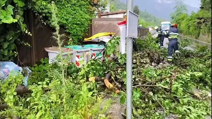 Maltempo a Trento, i Vigili del fuoco al lavoro in via Vicenza