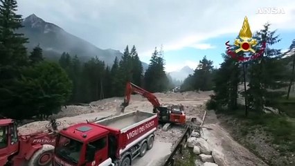 San Vito di Cadore, Vigili del fuoco all'opera per la riapertura della Ss 51