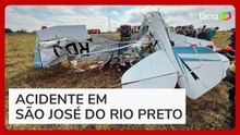 Avião de pequeno porte cai matando duas pessoas no interior de SP
