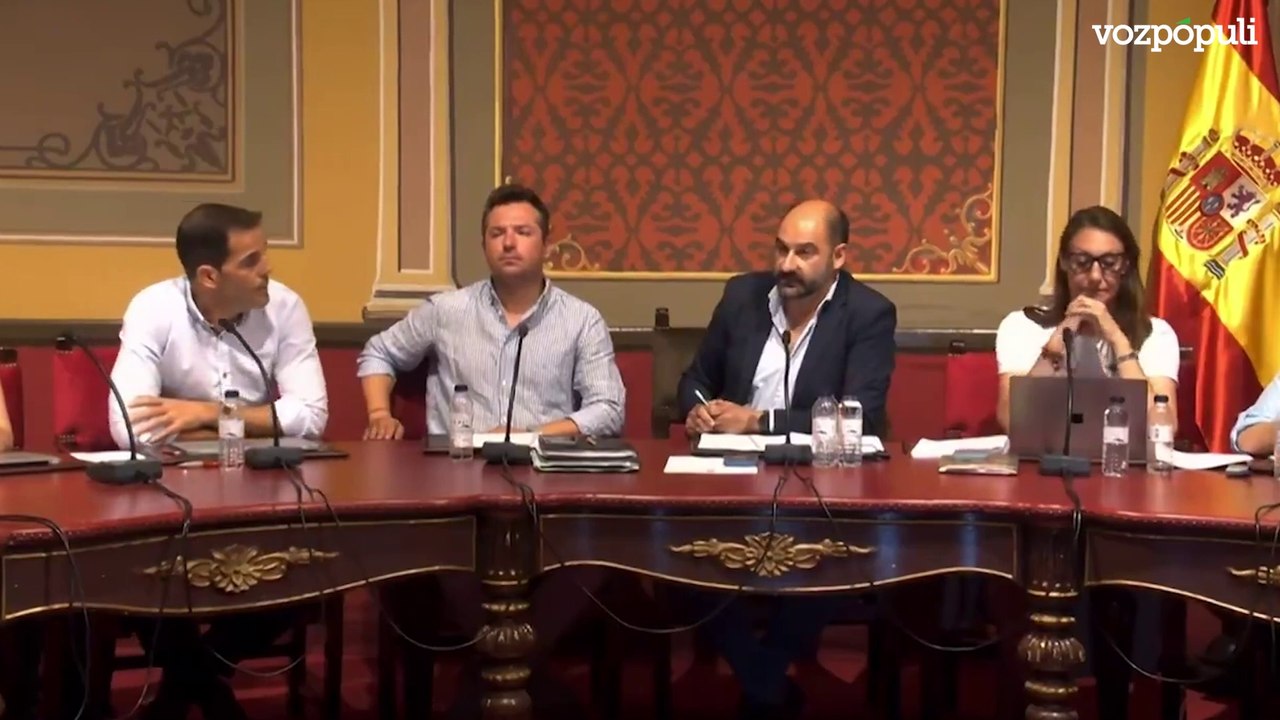 El alcalde de Barbastro acusa al portavoz del PSOE de grabarle en secreto y este se desmaya