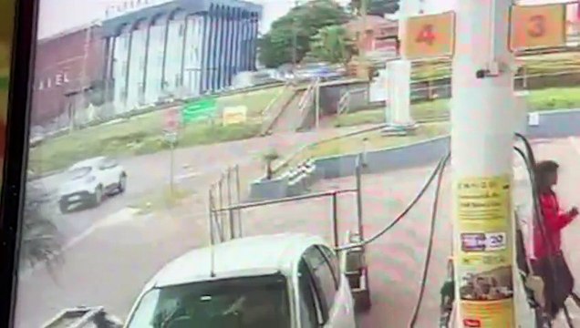 Câmeras registram acidente que deixou casal ferido na marginal da BR-277