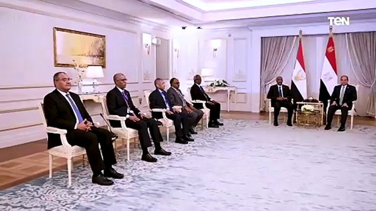 الرئيس عبد الفتاح السيسي يستقبل رئيس مجلس السيادة السوداني بمدينة العلمين