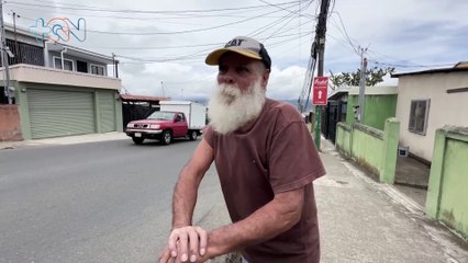 Lo llaman “Piñas” y se levanta cada día a barrer las calles de Oreamuno por puro amor
