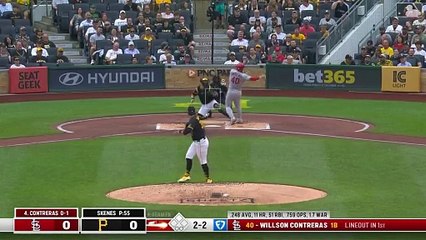 Pelotazo de Paul Skenes a Willson Contreras