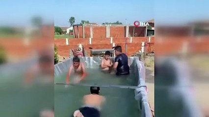 Bursalı çocukların kamyon kasasında havuz keyfi