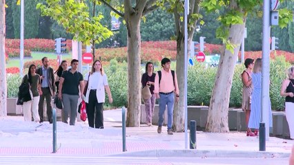 El paro baja en 48.920 personas y la Seguridad Social gana 76.720 afiliados en junio