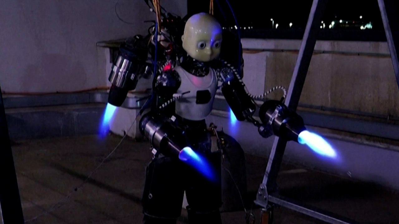 Ya está aquí el primer robot humanoide volador que alcanza los 50 metros