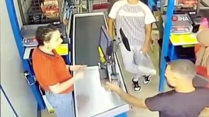 Markette kadın kasiyere korkunç saldırı! Önce tartıştı sonra yumrukladı!