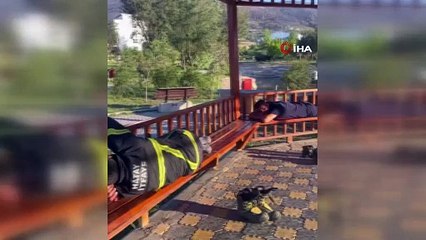 Saatlerce süren yangınla mücadele eden Alev Savaşçılarının yürek burkan anları kamerada...