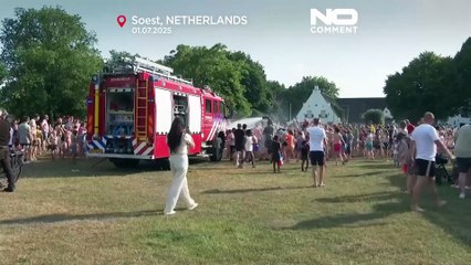 Hollanda’da itfaiyeden serinletici müdahale: Aşırı sıcaklara karşı su savaşı
