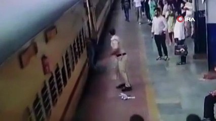 Hareket eden trene son anda binmeye çalışan kadın ölümden kıl payı kurtuldu