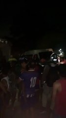 Acidente entre van de transporte alternativo e carro deixa feridos