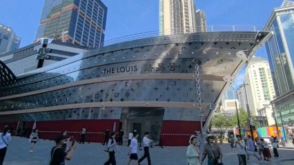 Un enorme barco de Louis Vuitton debuta en China