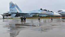 طائرات مسيّرة أوكرانية تهاجم مقاتلة Su-30 ونظام دفاع جوي روسي