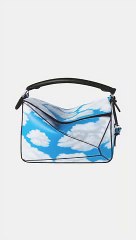 عشر سنوات من الأناقة: Loewe تحتفل بإرث حقيبة Puzzle الأيقونية