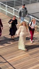 من اللمسات البراقة إلى رومانسية الدانتيل .. أناقة النجمات تتواصل على السجادة الحمراء في كان 2025