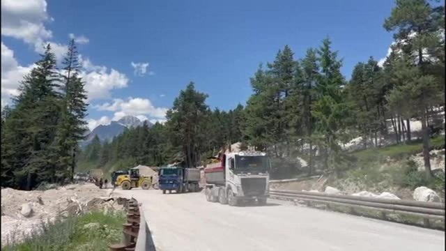 San Vito, frana sulla statale Alemagna verso Cortina: carreggiata liberata dai detriti