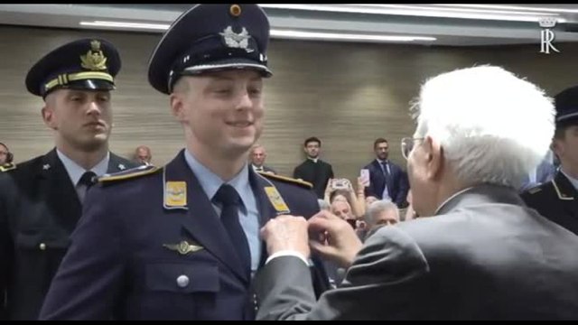 Mattarella alla cerimonia di consegna delle Aquile di pilota militare