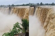 बारिश के बीच चित्रकोट जलप्रपात पूरे शबाब पर