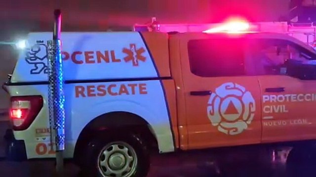 Incendio consume oficinas en comercio de San Nicolás de los Garza