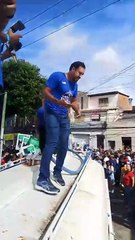 2 de Julho: Diretor da Defesa Civil de Salvador é atingido por pedaço de tubo em protesto de professores