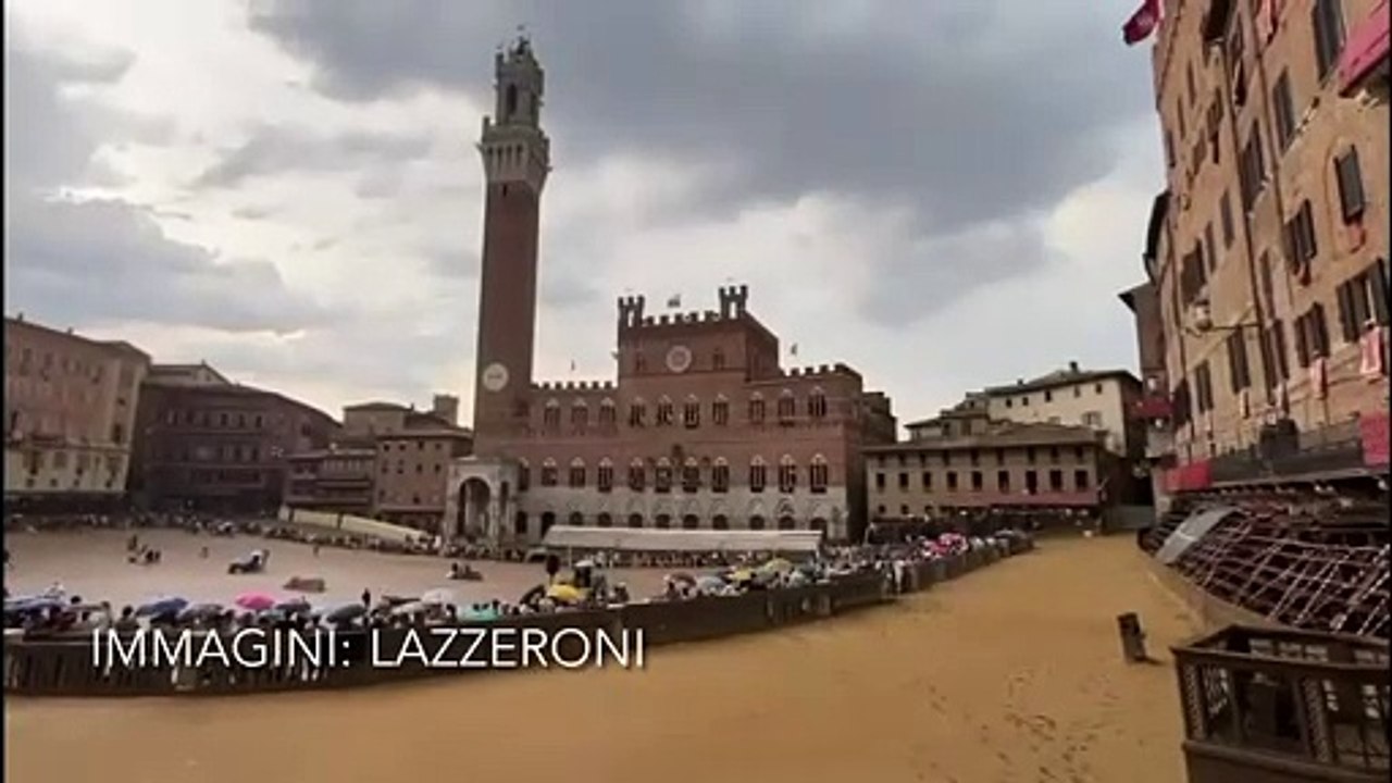 Meteo Siena, piove su piazza del Campo: incertezza sul Palio