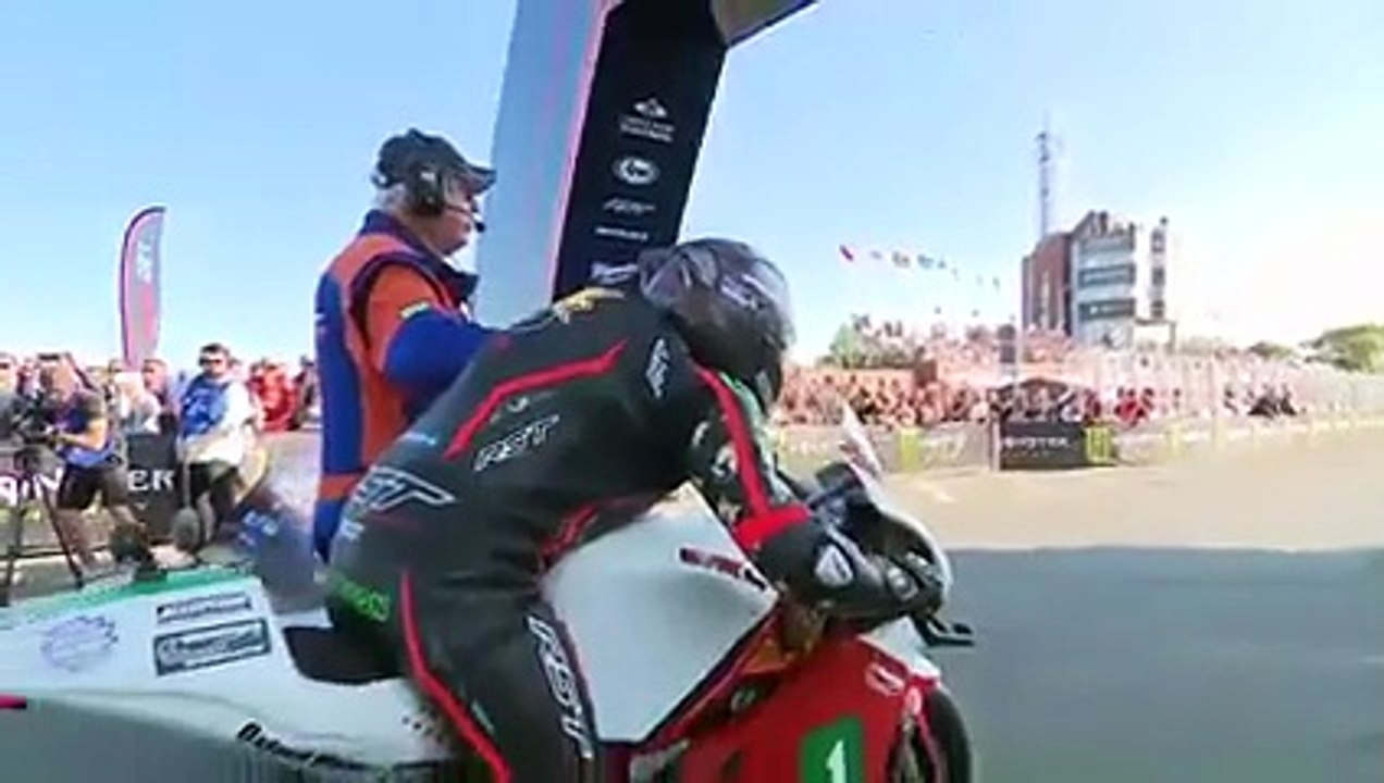 Isle Of Man TT - Insidebikes Supertwin TT Race 1