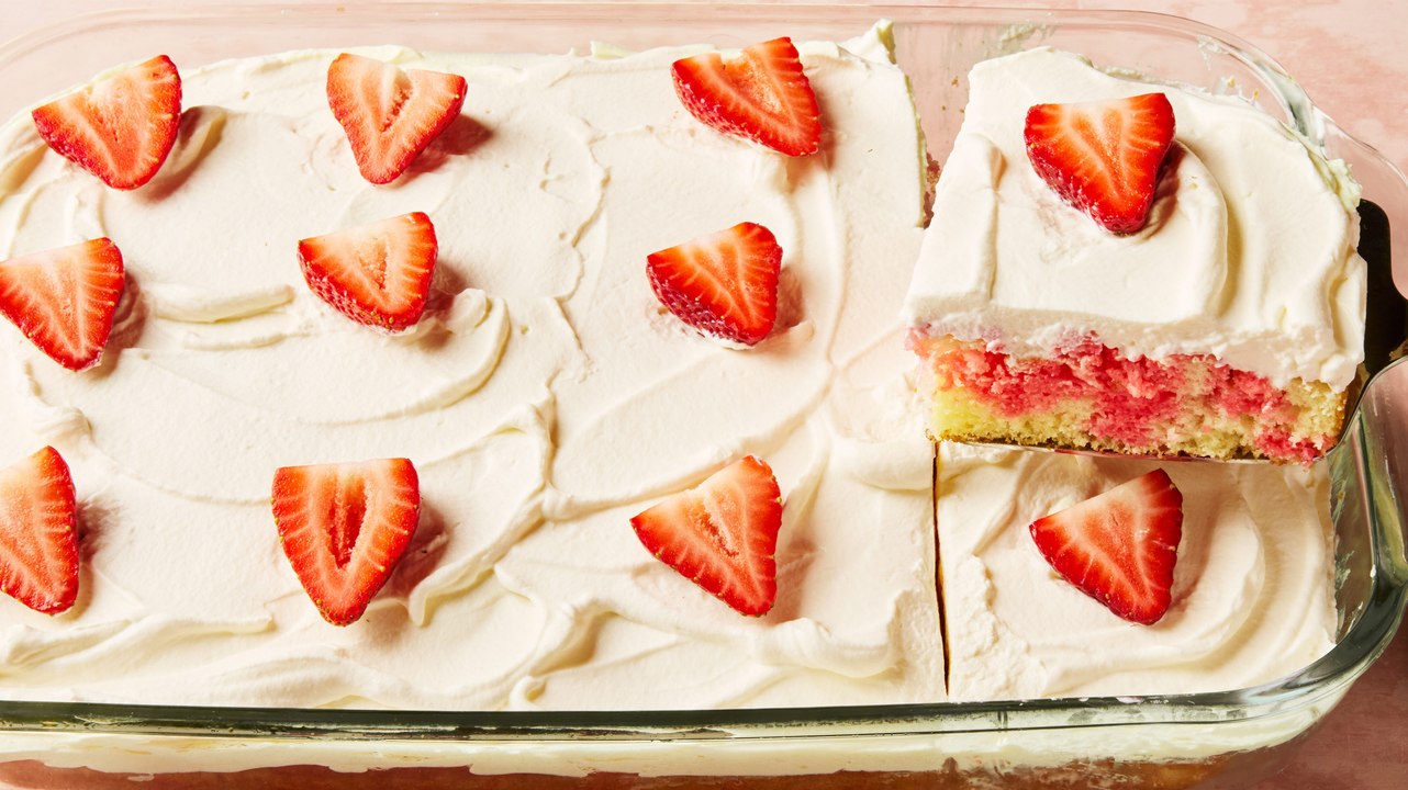 Jell-O Cake Is Back From The '70s In Style