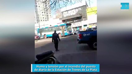 Humo y tensión por el incendio del puesto de diario de la Estación de Trenes de La Plata_1