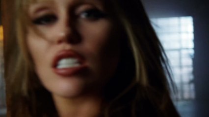 Miley Cyrus estrena vídeo junto a Naomi Campbell