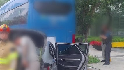 인천 송도에서 택시가 차량 3대 추돌...5명 부상 / YTN