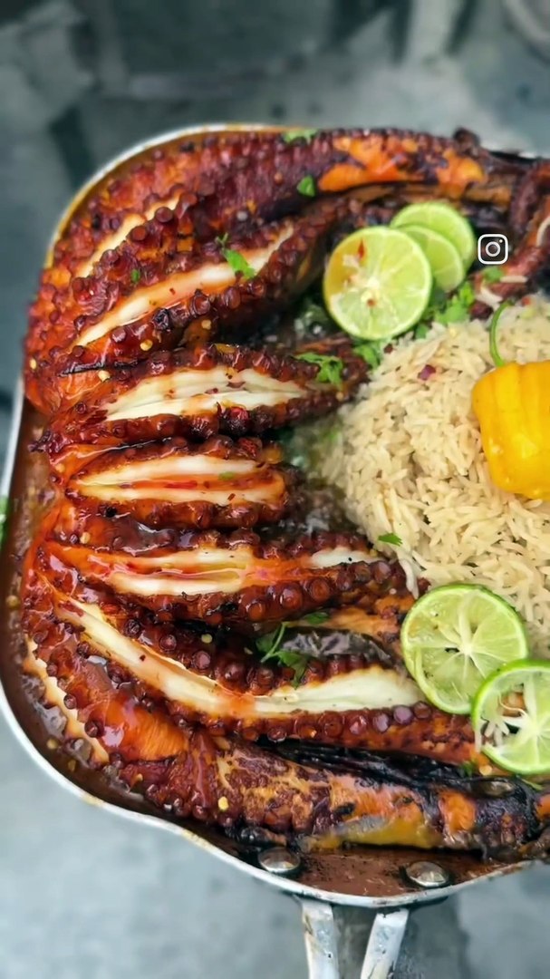 ⁣Delicious Octopus Pulao🤤🤤