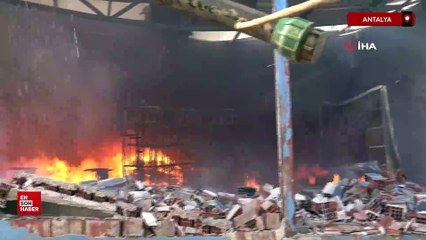 Antalya’da duvar çöktü, itfaiye erleri son anda kurtuldu