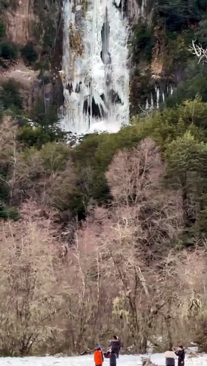 ¡Se congeló! El Salto Velo de la Novia aparece cubierto de hielo en un espectáculo natural asombroso