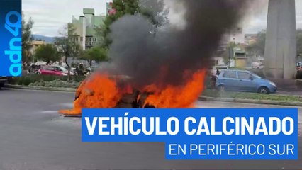 Vehículo calcinado en Periférico Sur y Circuito Azteca por una falla mecánica