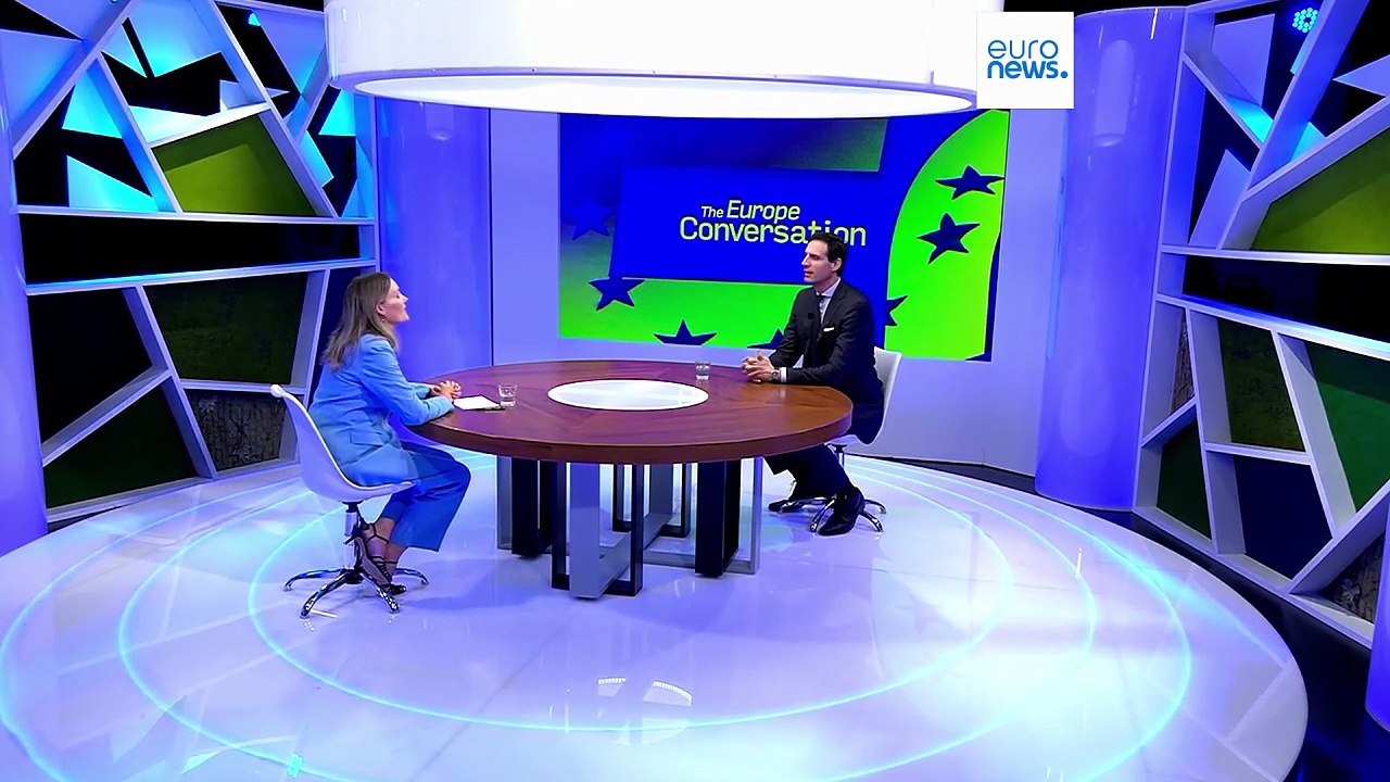 Ο Επίτροπος της ΕΕ για το κλίμα Βόπκε Χούκστρα υπερασπίζεται τις πιστώσεις άνθρακα